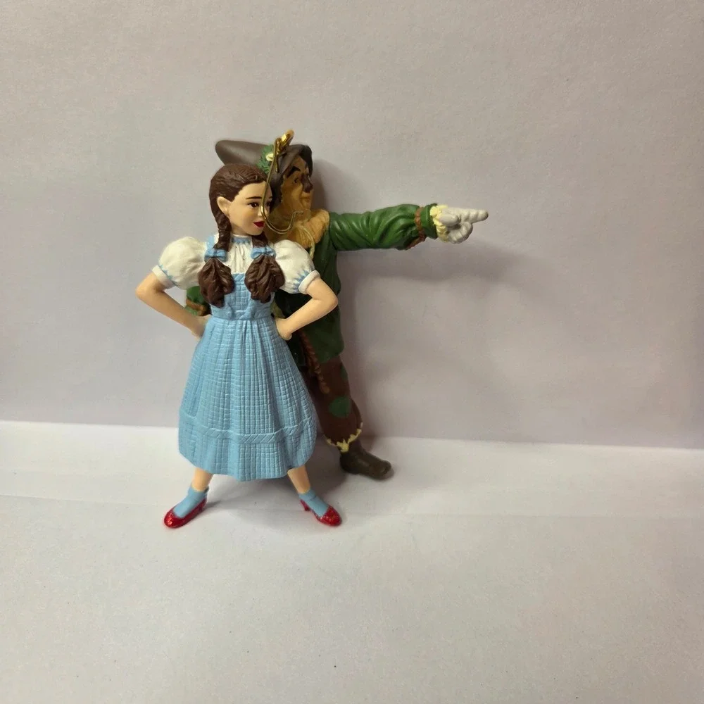 Hallmark Keepsake 2002 The Wizard of Oz Dorothy and Scarecrow Ornament Boxed